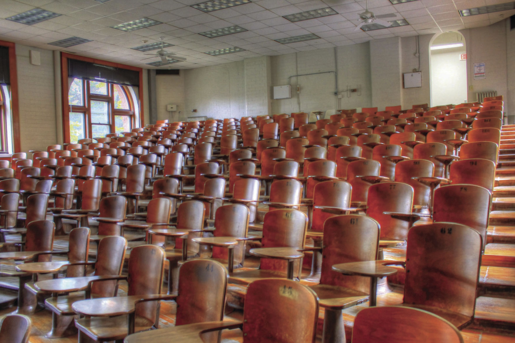 lecture-hall-347316_1920.jpg